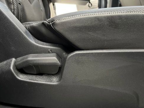 Used 2024 Volkswagen Atlas Cross Sport SE image 19