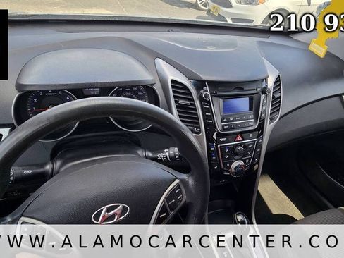Used 2016 Hyundai Elantra GT FWD image 40