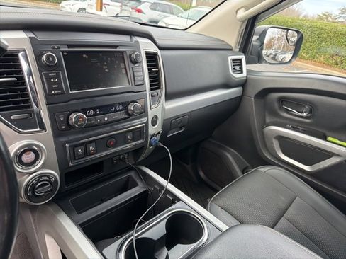Used 2019 Nissan Titan PRO-4X image 8