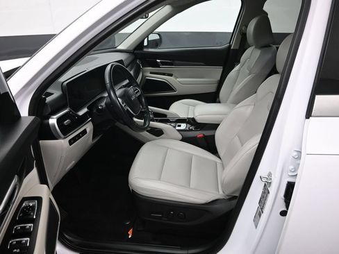 Used 2024 Kia Telluride S w/ S Sunroof Package FWD image 9