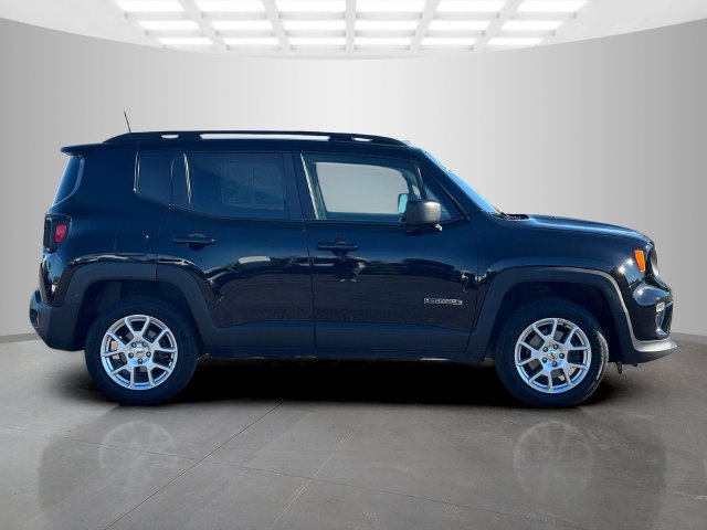 Certified 2022 Jeep Renegade Latitude w/ Convenience Group AWD/4WD image 8