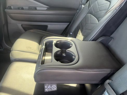Used 2023 Nissan Pathfinder Platinum w/ Cargo Package AWD/4WD image 28