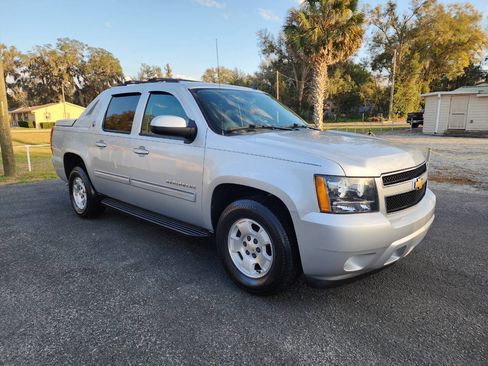 Used 2013 Chevrolet Avalanche LT image 7