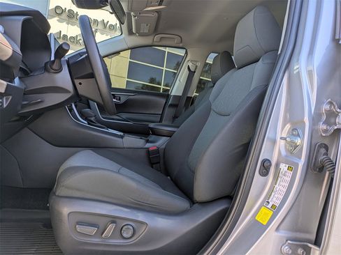 Used 2023 Toyota RAV4 XLE image 2