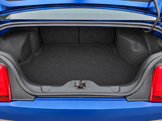 Used 2010 Ford Mustang GT RWD image 12
