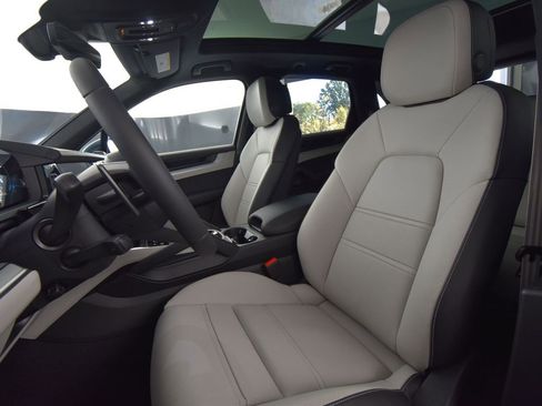 New 2026 Porsche Cayenne AWD/4WD image 5