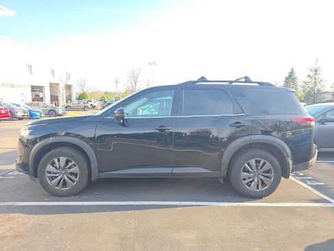 Certified 2023 Nissan Pathfinder SV w/ SV Premium Package image 4