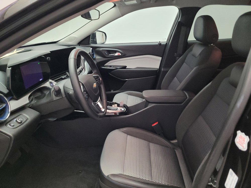 Used 2025 Chevrolet Trax LT w/ LT Convenience Package FWD image 17