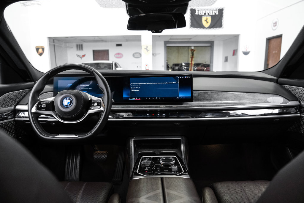 Used 2024 BMW i7 xDrive60 AWD/4WD image 15