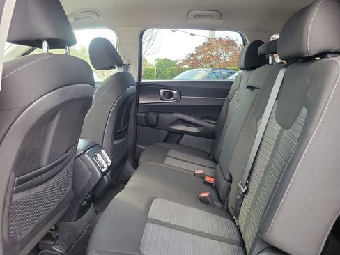 Used 2022 Kia Sorento LX image 16