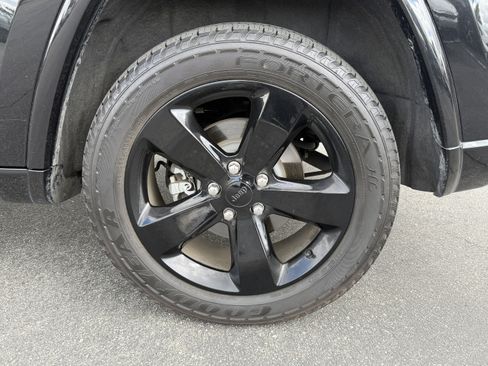 Used 2014 Jeep Grand Cherokee Altitude AWD/4WD image 9