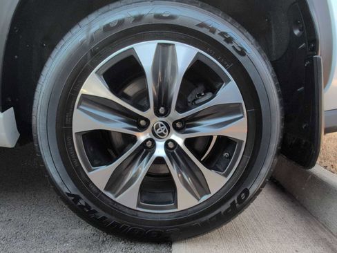 Used 2023 Toyota Highlander L image 14