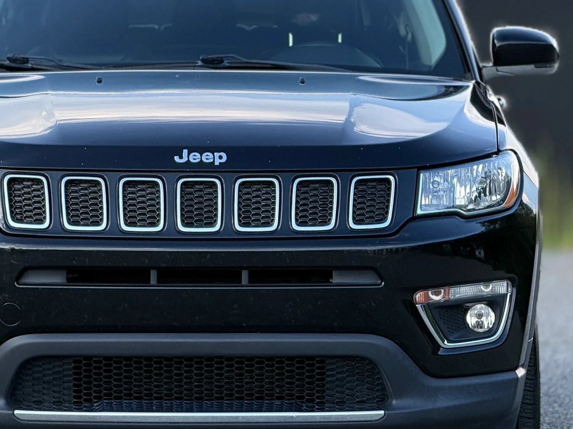 Used 2018 Jeep Compass Limited AWD/4WD image 12