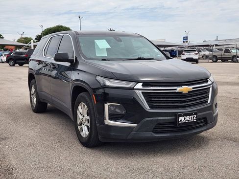 Used 2023 Chevrolet Traverse LS FWD image 3