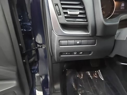 Used 2025 Nissan Rogue SV image 11