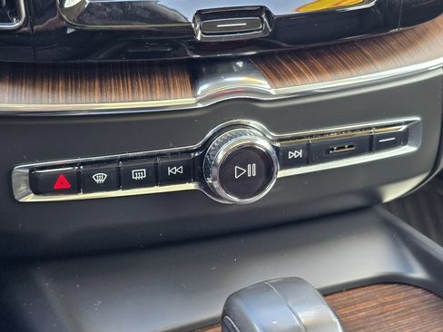 Used 2022 Volvo XC60 T8 Inscription Expression image 22