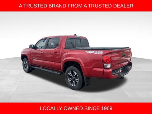 Used 2016 Toyota Tacoma TRD Sport image 3