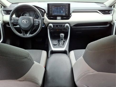 Used 2021 Toyota RAV4 XLE AWD/4WD image 21