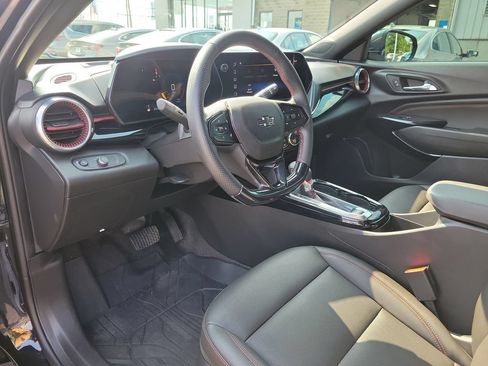 Used 2025 Chevrolet Trax RS w/ Sunroof Package FWD image 22