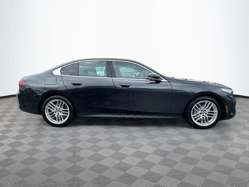 Used 2025 BMW 530i xDrive AWD/4WD image 5