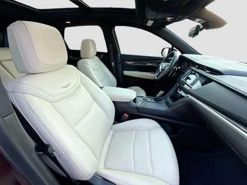 Used 2022 Cadillac XT5 Sportv w/ Technology Package image 28