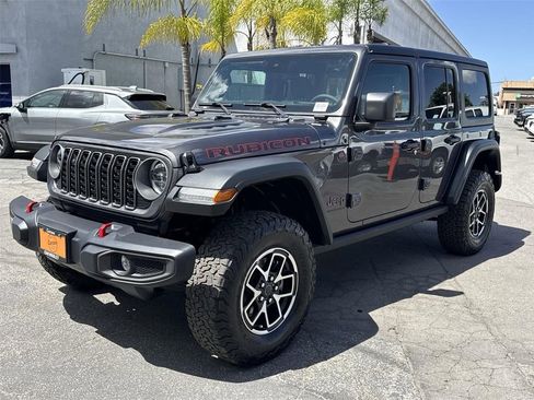Used 2025 Jeep Wrangler Unlimited Rubicon AWD/4WD image 7