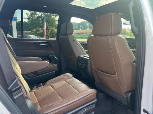 Used 2025 Chevrolet Tahoe High Country AWD/4WD image 13