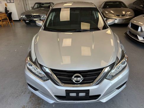 Used 2016 Nissan Altima 2.5 S w/ Power Driver Seat Package FWD image 2