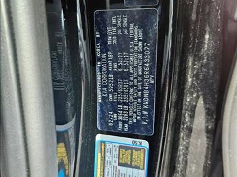 Used 2024 Kia Carnival LX image 22