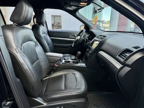 Used 2018 Ford Explorer XLT w/ Equipment Group 202A image 17