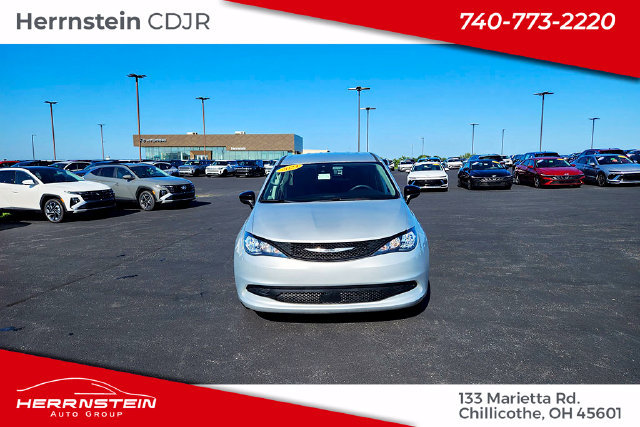 Used 2024 Chrysler Voyager LX FWD image 2