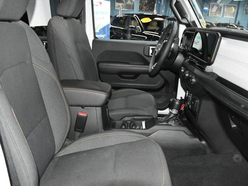 Used 2025 Jeep Wrangler Unlimited Sahara w/ Safety Group AWD/4WD image 17