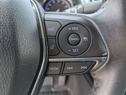 Used 2020 Toyota Camry XLE FWD image 10