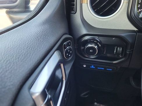 Used 2025 Jeep Wrangler Unlimited Sahara AWD/4WD image 35