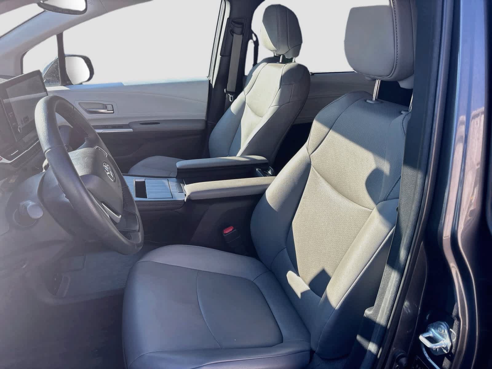Used 2025 Toyota Sienna XLE AWD/4WD image 20