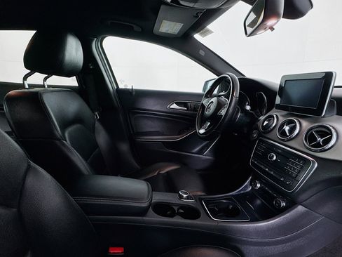 Used 2017 Mercedes-Benz GLA 250 4MATIC image 27