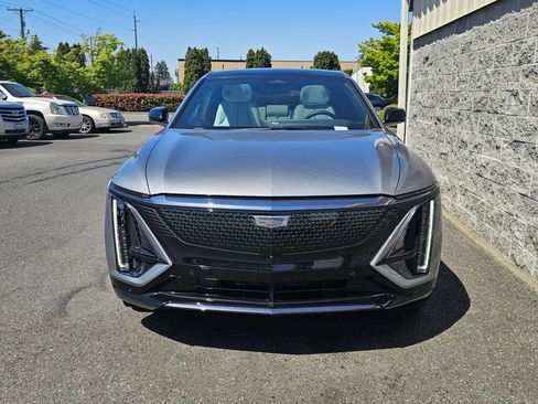 Used 2024 Cadillac Lyriq Sport AWD/4WD image 11