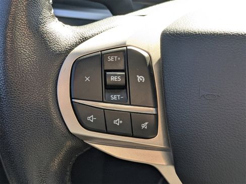 Used 2021 Ford Explorer XLT image 28