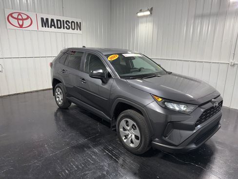 Used 2022 Toyota RAV4 LE image 4