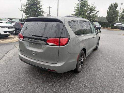 Used 2020 Chrysler Pacifica Touring-L w/ Advanced Safetytec Group FWD image 8