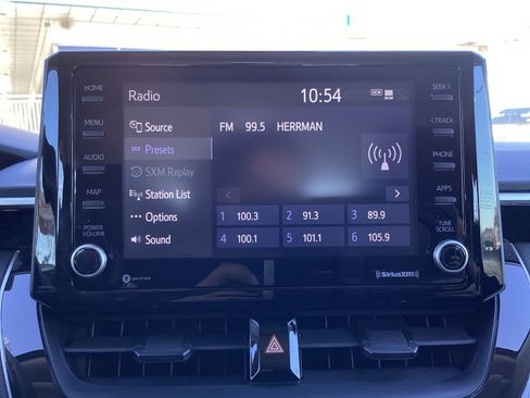 Used 2022 Toyota Corolla LE image 5