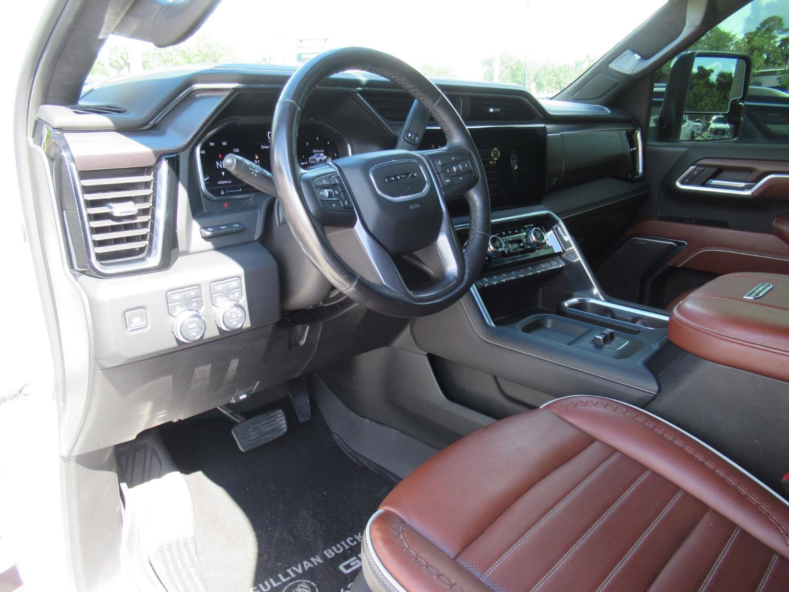 Used 2024 GMC Sierra 3500 Denali Ultimate AWD/4WD image 18