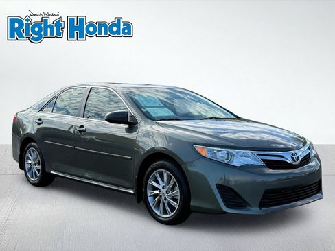 Used 2012 Toyota Camry LE FWD image 10