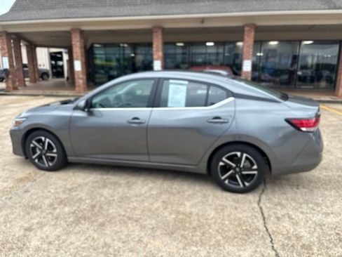 Used 2024 Nissan Sentra SV FWD image 3