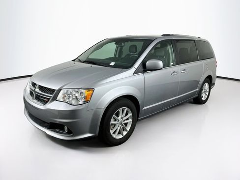 Used 2019 Dodge Grand Caravan SXT FWD image 3