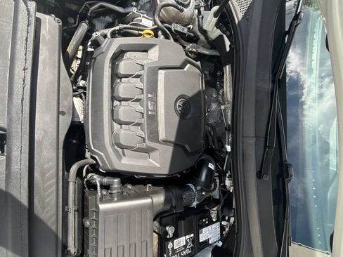 Used 2024 Volkswagen Tiguan SE AWD/4WD image 9