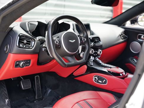 Used 2023 Aston Martin V8 Vantage Coupe RWD image 20