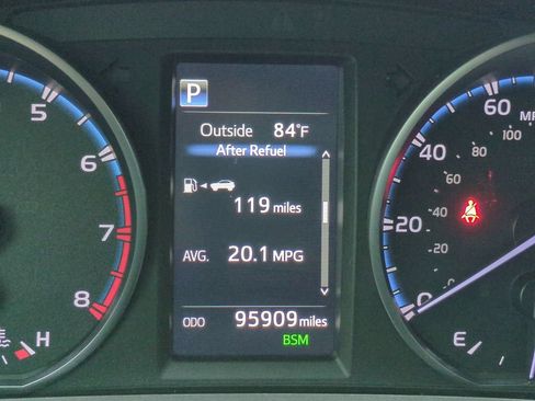 Used 2018 Toyota RAV4 XLE FWD image 23