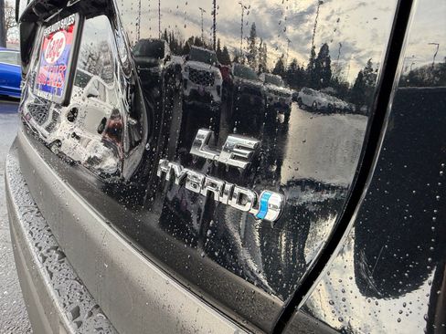 Used 2022 Toyota RAV4 LE image 8