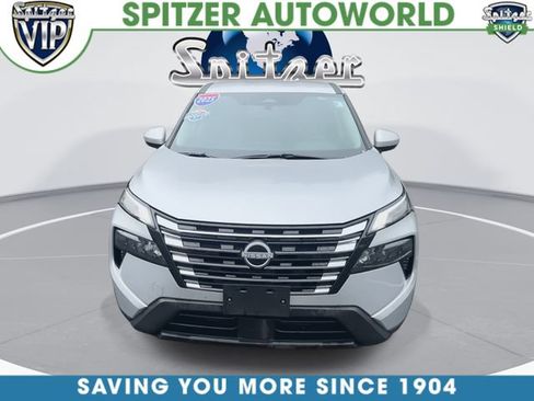 Used 2025 Nissan Rogue SV AWD/4WD image 3